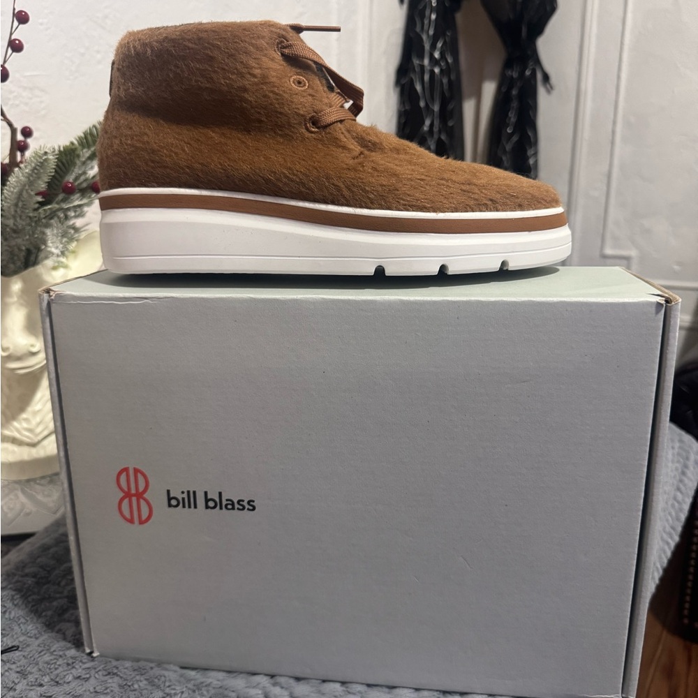 Bill Blass Men's Tan Chukka Boots